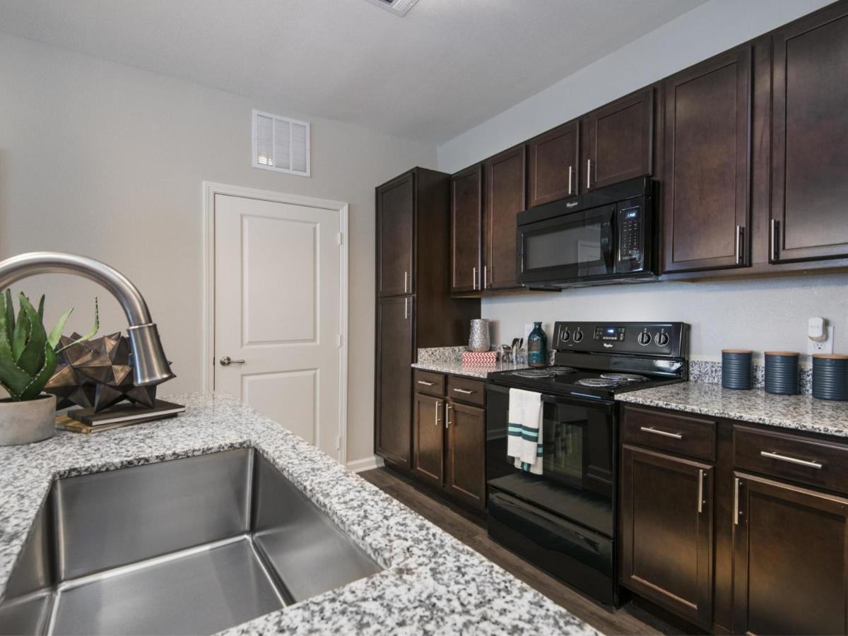 Spacious Furnished Resort Style Apartments Tomball Quarto foto